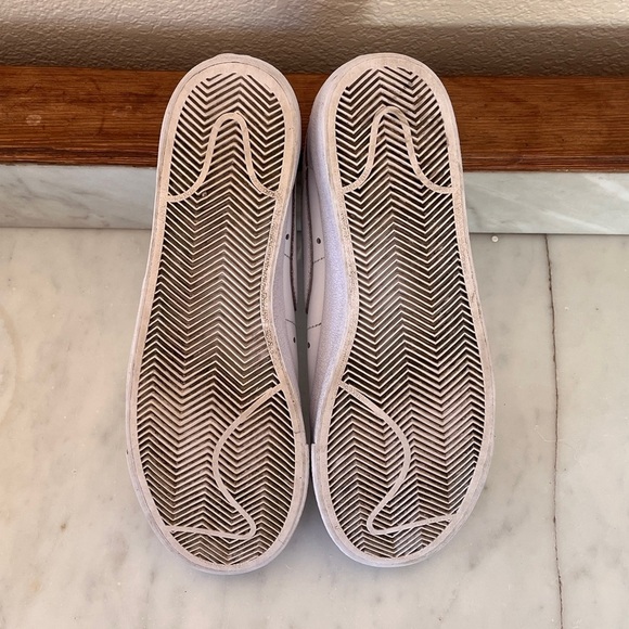 Nike Women’s Blazer Low 77’ Triple White Size 8 - Picture 9 of 10